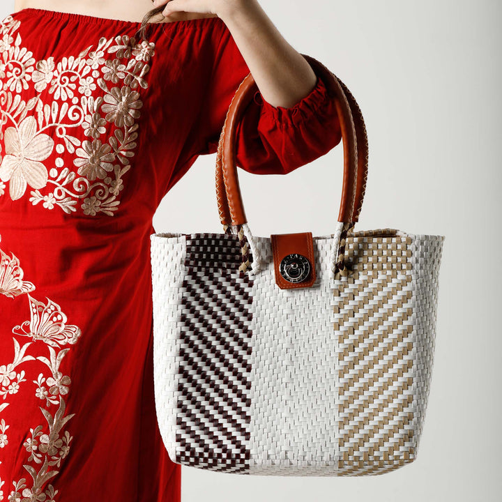 White & Beige Bloom Handbag | Bloom Handbag | Ikal Cultura LLC