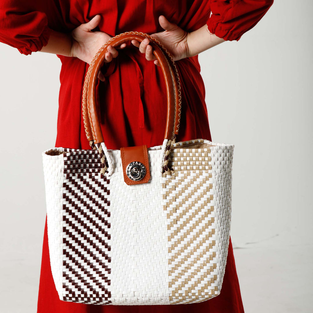 White & Beige Bloom Handbag | Bloom Handbag | Ikal Cultura LLC